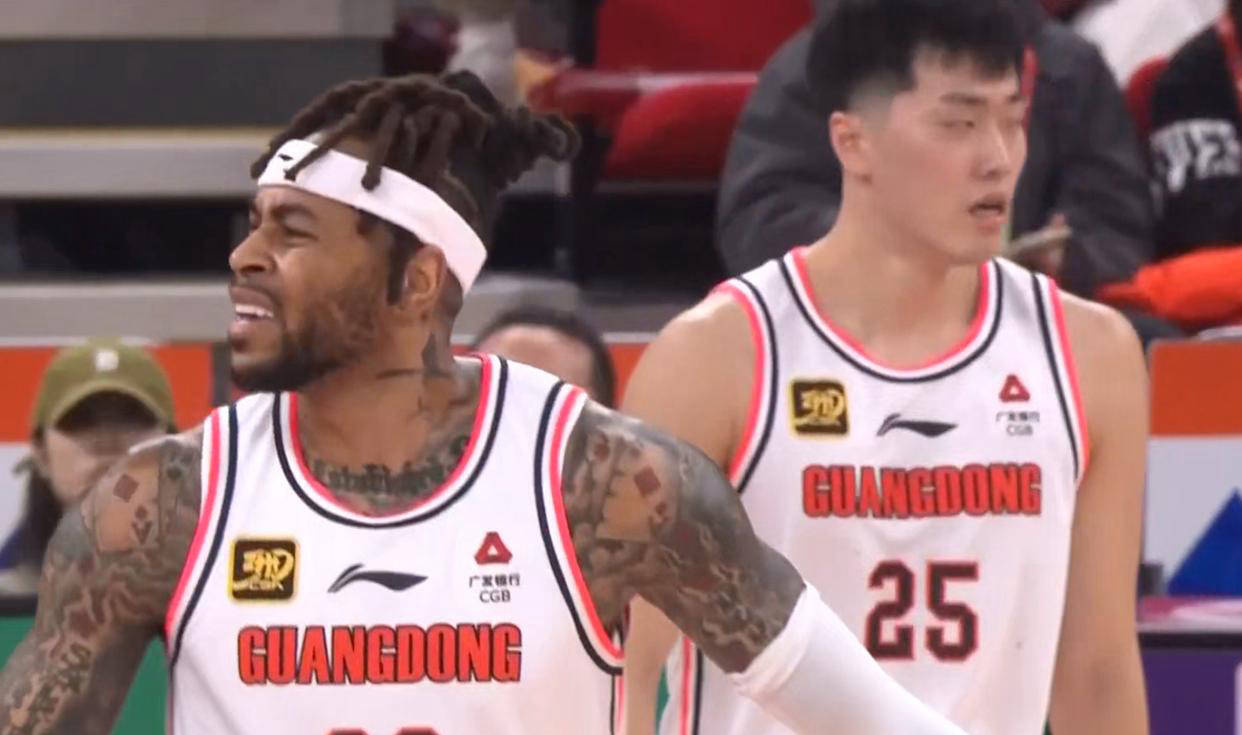 包含力拔头筹！篮球新秀崭露头角！的词条